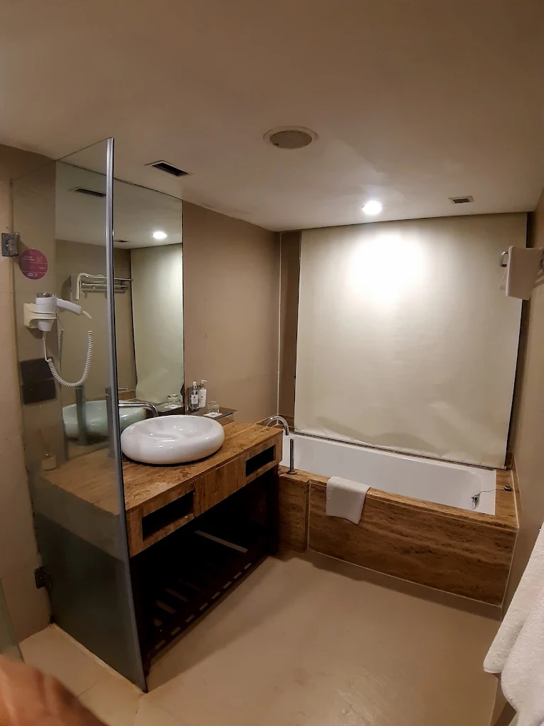 Royal Orchid Marble Spa Bathroom & Bathtub